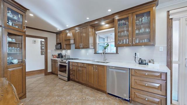 35 Walwyn Ave, House detached with 3 bedrooms, 3 bathrooms and 9 parking in Toronto ON | Image 22