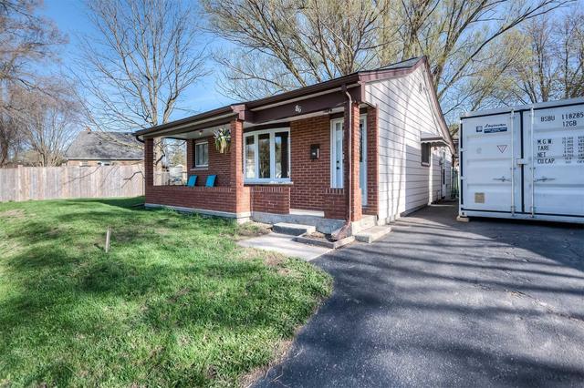 86 Spadina Rd E, House detached with 2 bedrooms, 1 bathrooms and 3 parking in Kitchener ON | Image 3