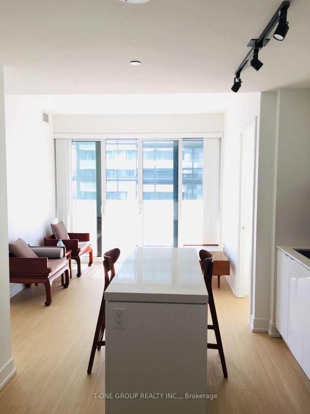 5201 - 7 Grenville St, Condo with 2 bedrooms, 2 bathrooms and 0 parking in Toronto ON | Image 3