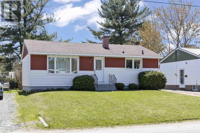 27 Lawson Ave, House detached with 3 bedrooms, 2 bathrooms and null parking in Sault Ste. Marie ON | Card Image
