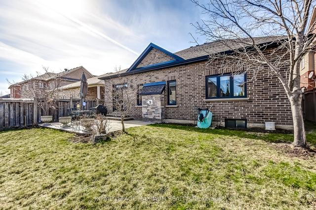 35 Eiffel Blvd, House detached with 3 bedrooms, 3 bathrooms and 4 parking in Brampton ON | Image 32