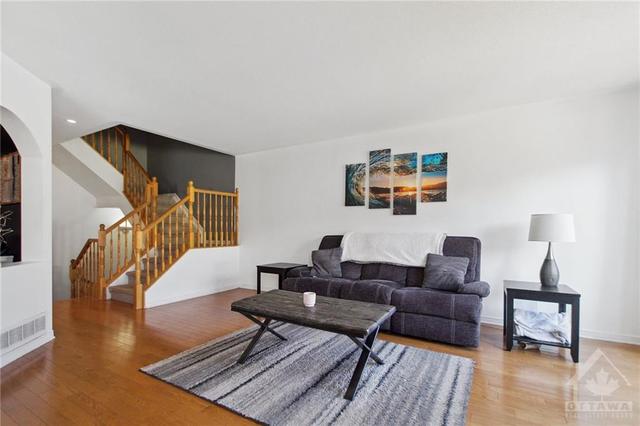 385 Statewood Drive, Townhouse with 3 bedrooms, 3 bathrooms and 2 parking in Ottawa ON | Image 11