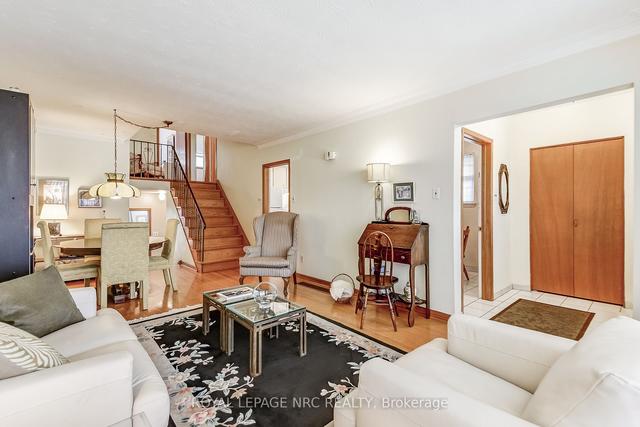 49 Graystone Gdns, House semidetached with 4 bedrooms, 3 bathrooms and 4 parking in Toronto ON | Image 3