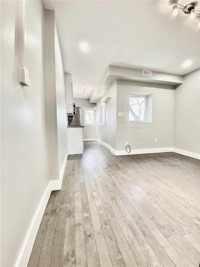 Unit 3 - 336 Campbell 2nd Floor Ave, House semidetached with 2 bedrooms, 1 bathrooms and 4 parking in Toronto ON | Image 4