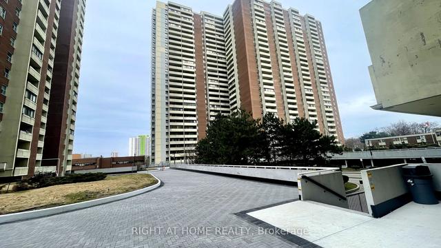 804 - 1 Massey Sq, Condo with 2 bedrooms, 1 bathrooms and 0 parking in Toronto ON | Image 16