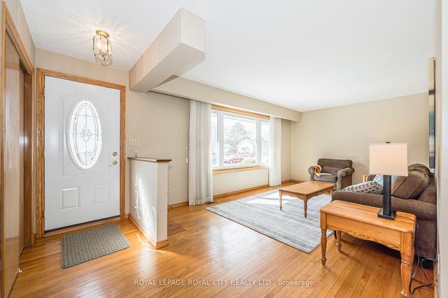 23 Marlborough Rd, House detached with 2 bedrooms, 2 bathrooms and 3 parking in Guelph ON | Image 37