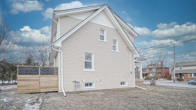 106 Ritson Rd S, House detached with 3 bedrooms, 1 bathrooms and 2 parking in Oshawa ON | Image 25