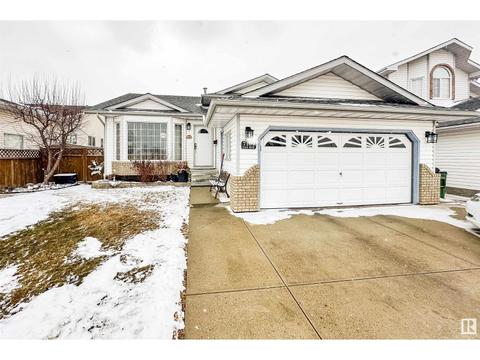 7107 158 Av Nw, House detached with 3 bedrooms, 3 bathrooms and 4 parking in Edmonton AB | Card Image