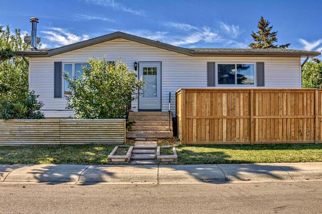 204 Big Hill Place Se, House detached with 3 bedrooms, 2 bathrooms and 4 parking in Airdrie AB | Image 1