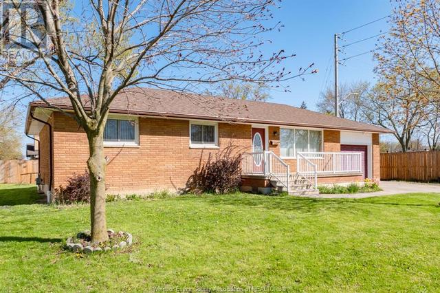 3380 Dandurand, House detached with 4 bedrooms, 2 bathrooms and null parking in Windsor ON | Image 1