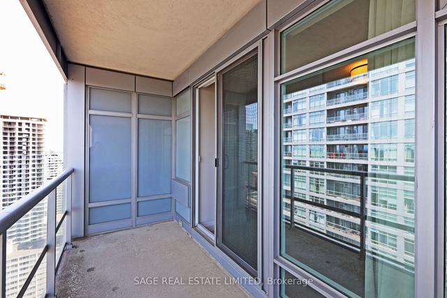3405 - 2181 Yonge St, Condo with 2 bedrooms, 3 bathrooms and 1 parking in Toronto ON | Image 11