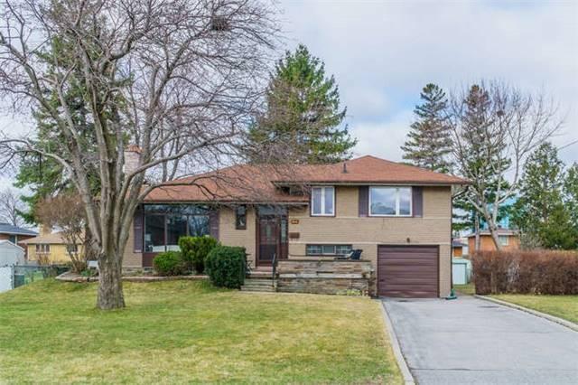 28 Commons Dr, House detached with 3 bedrooms, 2 bathrooms and 3 parking in Toronto ON | Image 1