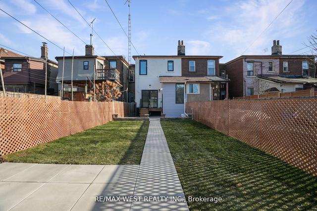 702 Manning Ave, House semidetached with 3 bedrooms, 4 bathrooms and 1.5 parking in Toronto ON | Image 35
