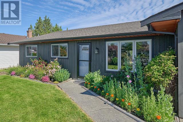 533 Hirst Ave, House detached with 3 bedrooms, 2 bathrooms and 4 parking in Parksville BC | Image 2