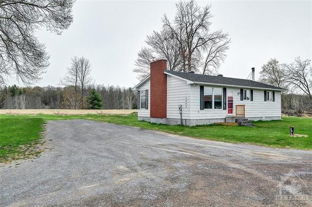 5243 Upper Dwyer Hill Road, House detached with 3 bedrooms, 1 bathrooms and 4 parking in Ottawa ON | Image 3