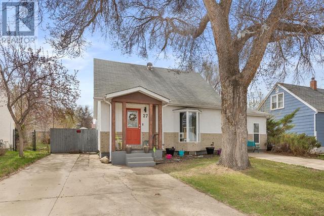 27 8 Street Sw, House detached with 4 bedrooms, 2 bathrooms and 4 parking in Medicine Hat AB | Card Image