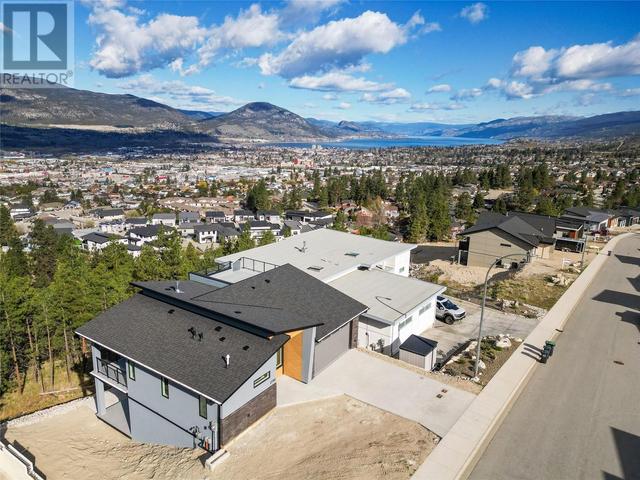2799 Hawthorn Drive, House detached with 3 bedrooms, 3 bathrooms and 4 parking in Penticton BC | Image 3