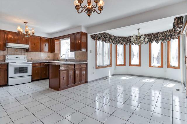 25 Ravenhill Cres, House detached with 4 bedrooms, 4 bathrooms and 12 parking in Markham ON | Image 3