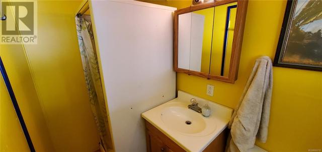 Lower Bathroom  - Wide Angle | Image 19