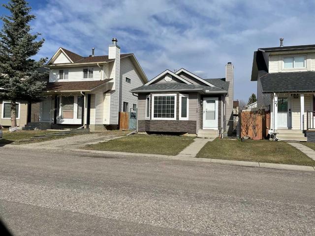 75 Martindale Crescent Ne, House detached with 5 bedrooms, 2 bathrooms and 4 parking in Calgary AB | Image 2