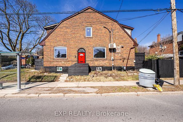 79 Cleveland St, House semidetached with 3 bedrooms, 1 bathrooms and 1 parking in Toronto ON | Image 33