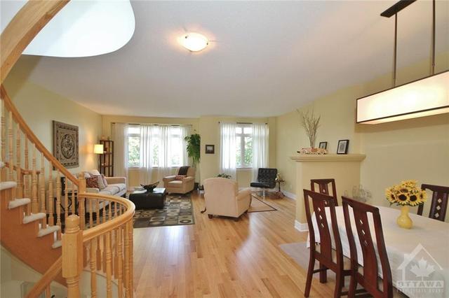 182 Lanark Avenue, Townhouse with 3 bedrooms, 3 bathrooms and 4 parking in Ottawa ON | Image 7