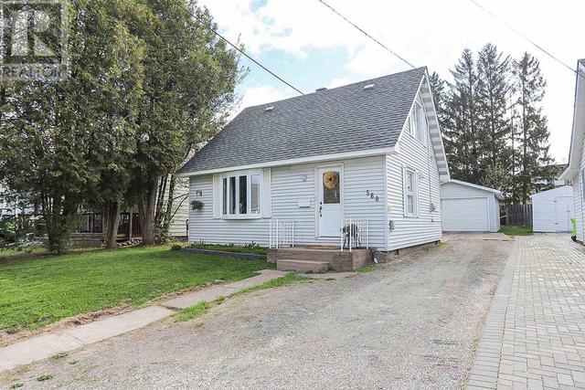 560 Bush St, House detached with 2 bedrooms, 1 bathrooms and null parking in Sault Ste. Marie ON | Card Image
