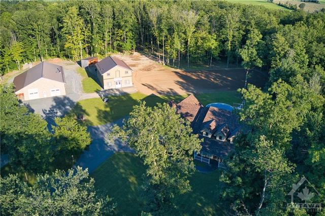 8464 Marionville Road, House detached with 4 bedrooms, 3 bathrooms and 20 parking in North Dundas ON | Image 3
