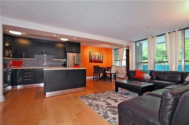 404 - 65 Southport St, Condo with 3 bedrooms, 2 bathrooms and 1 parking in Toronto ON | Image 4