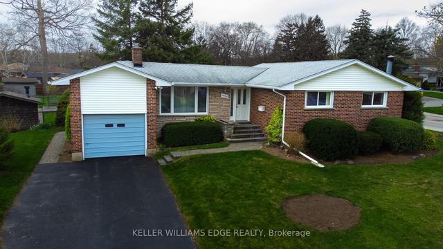 1484 Moss Glen Rd, House detached with 3 bedrooms, 2 bathrooms and 4 parking in Burlington ON | Image 1