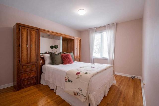 8 Atwood Pl, House detached with 3 bedrooms, 2 bathrooms and 9 parking in Toronto ON | Image 6