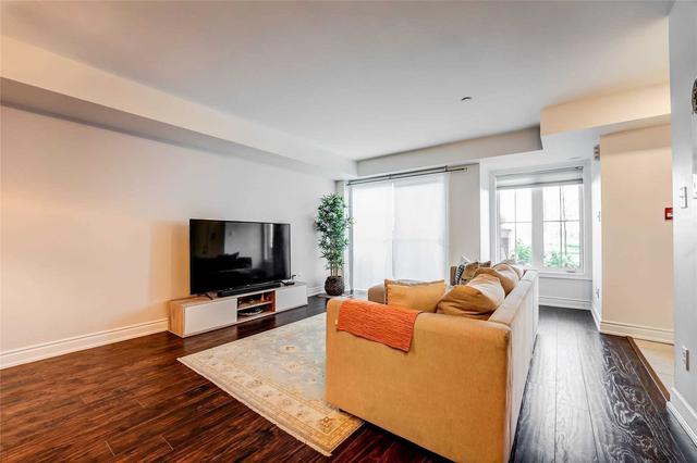 3 - 51 Hays Blvd, Townhouse with 2 bedrooms, 2 bathrooms and 2 parking in Oakville ON | Image 2