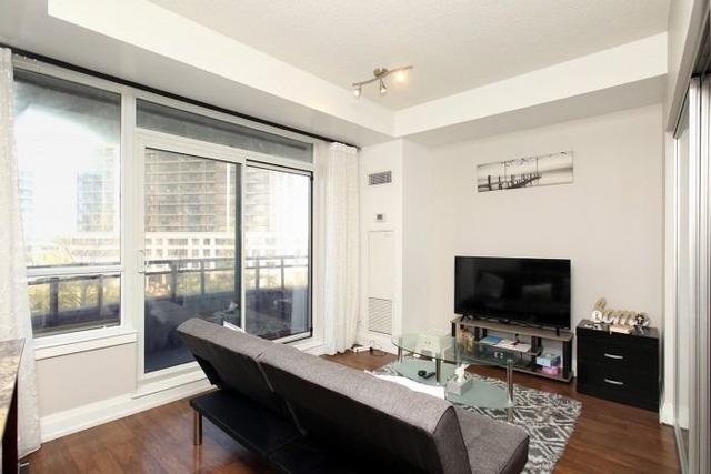 323 - 1070 Sheppard Ave, Condo with 1 bedrooms, 1 bathrooms and 1 parking in Toronto ON | Image 3