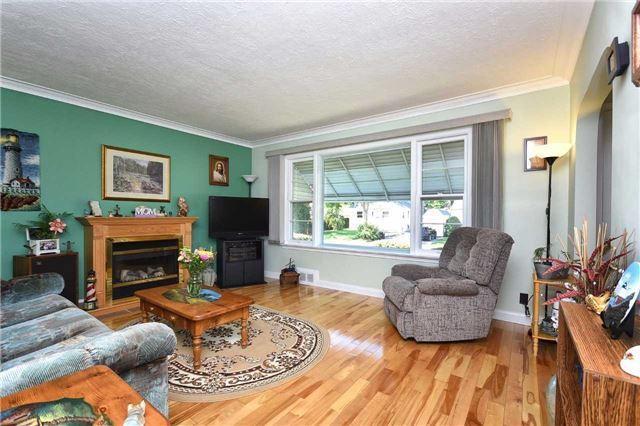 7 Addington Ave, House detached with 3 bedrooms, 2 bathrooms and 6 parking in Toronto ON | Image 2