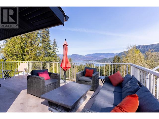 2617 Mountview Drive, House detached with 4 bedrooms, 2 bathrooms and null parking in Columbia Shuswap C BC | Image 20