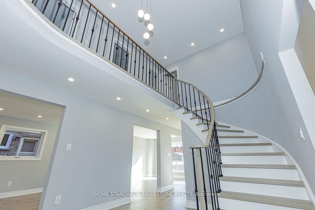 120 Castlehill Rd, House detached with 4 bedrooms, 5 bathrooms and 6 parking in Vaughan ON | Image 11