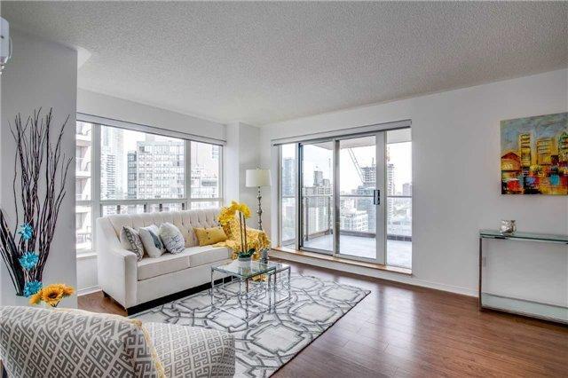 2309 - 909 Bay St, Condo with 3 bedrooms, 2 bathrooms and 1 parking in Toronto ON | Image 4