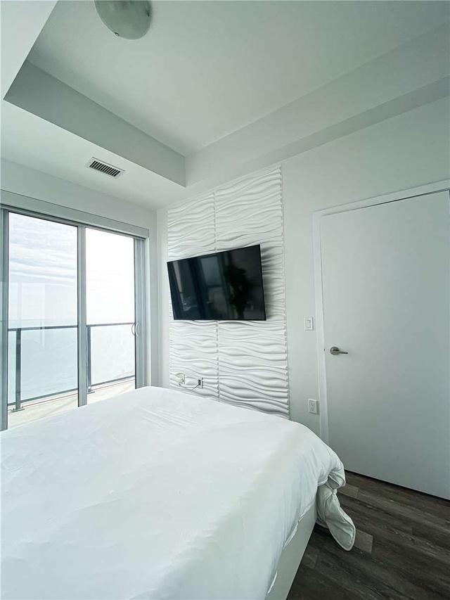 4207 - 20 Shore Breeze Dr, Condo with 1 bedrooms, 1 bathrooms and 1 parking in Toronto ON | Image 2