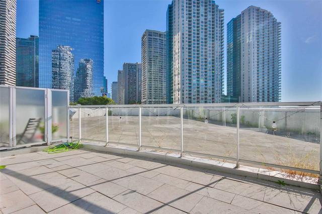 404 - 208 Queens Quay W, Condo with 1 bedrooms, 2 bathrooms and 1 parking in Toronto ON | Image 5