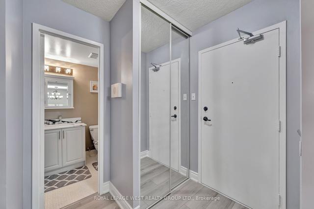 305 - 25 Kensington Rd, Condo with 1 bedrooms, 1 bathrooms and 1 parking in Brampton ON | Image 4