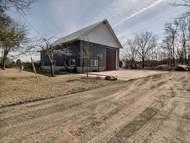 9240 Warner Rd, House detached with 3 bedrooms, 3 bathrooms and 19 parking in Niagara Falls ON | Image 4