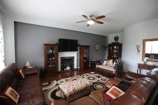 28 Midsummer Dr, House detached with 4 bedrooms, 5 bathrooms and 1 parking in Brampton ON | Image 9