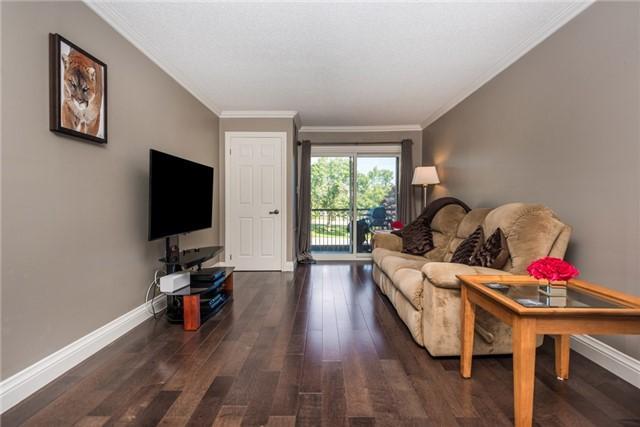 10 Coulter St, Condo with 2 bedrooms, 1 bathrooms and 1 parking in Barrie ON | Image 3
