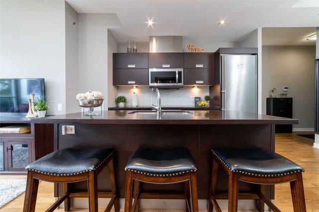312 - 90 Park Lawn Rd, Condo with 2 bedrooms, 2 bathrooms and 1 parking in Toronto ON | Image 2