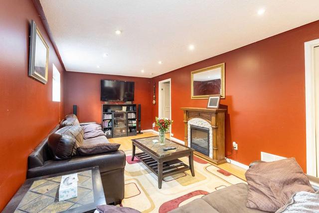 3420 Martins Pine Cres, House semidetached with 3 bedrooms, 2 bathrooms and 2 parking in Mississauga ON | Image 8