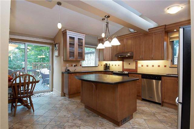 856 Melton Dr, House detached with 3 bedrooms, 3 bathrooms and 6 parking in Mississauga ON | Image 5