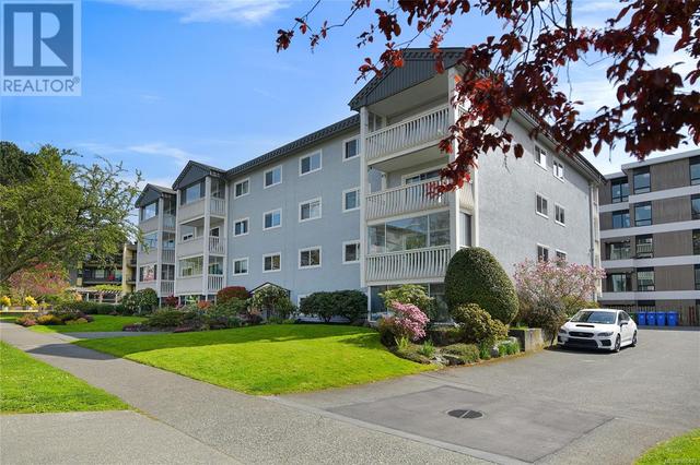 401 - 1115 Rockland Ave, Condo with 2 bedrooms, 2 bathrooms and 1 parking in Victoria BC | Image 1