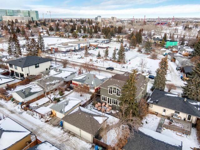 2615 12 Avenue Nw, House detached with 5 bedrooms, 4 bathrooms and 3 parking in Calgary AB | Image 4