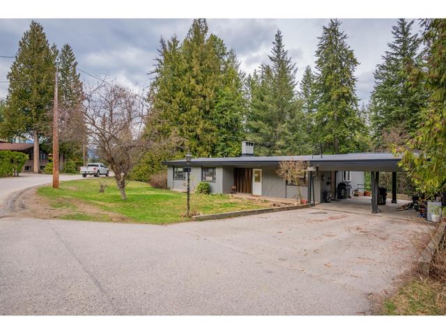 2184 Crestview Crescent, House detached with 5 bedrooms, 3 bathrooms and 4 parking in Castlegar BC | Image 12