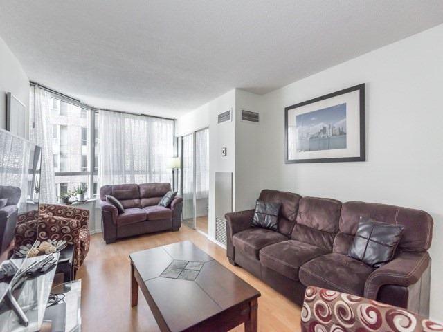 1102 - 717 Bay St, Condo with 2 bedrooms, 2 bathrooms and null parking in Toronto ON | Image 8